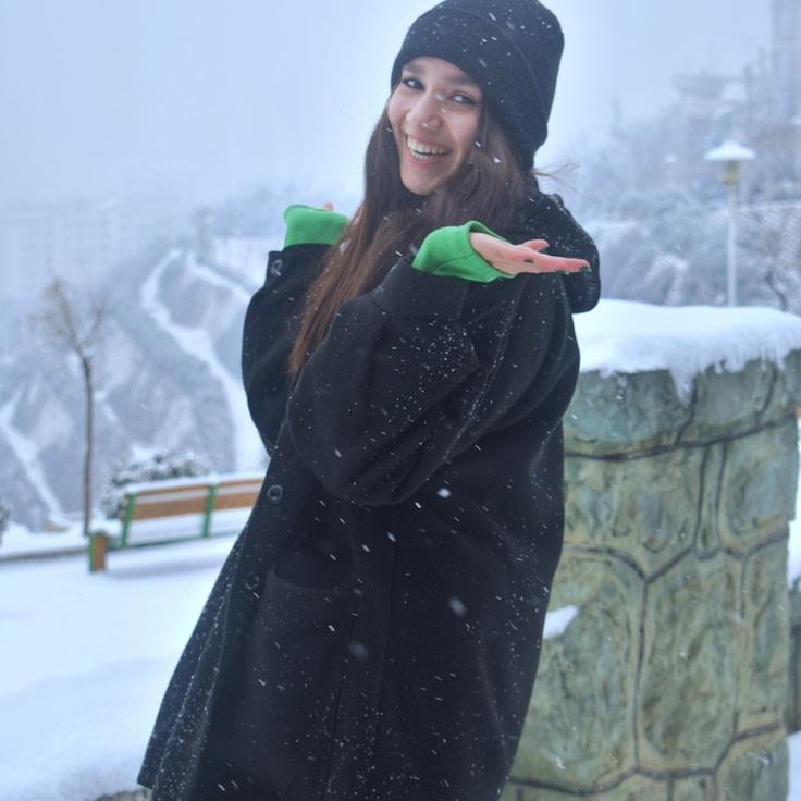 Leo Chen, Client Relations Director, discussing corporate gifting strategy with business clients